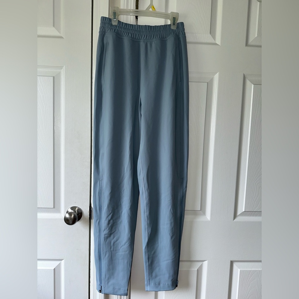 Lululemon jogger in chambray
